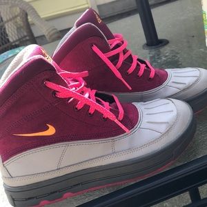 Girls Nike acg boots